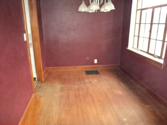 3rd image of 547 Cline Ave