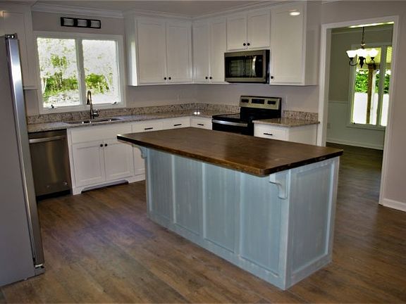 3rd image of 256 Ramona St