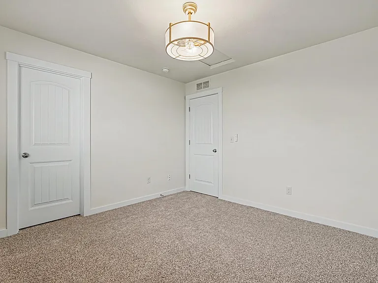 2040 Kelly Dr — Photo 8