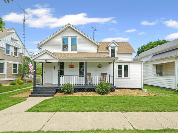 251 W Center St, Paxton, IL 60957