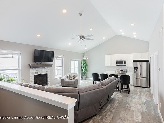 4th image of 11136 Resort Rd