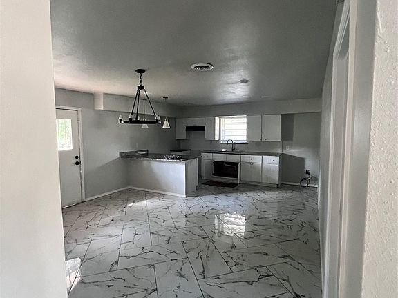 3rd image of 665 Cedarcliff Dr