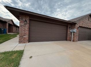 404 Chalk Hill Ct, Edmond, OK 73003