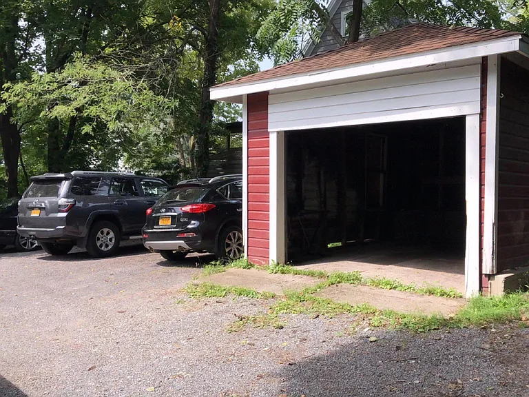 302 Mitchell St — Photo 36