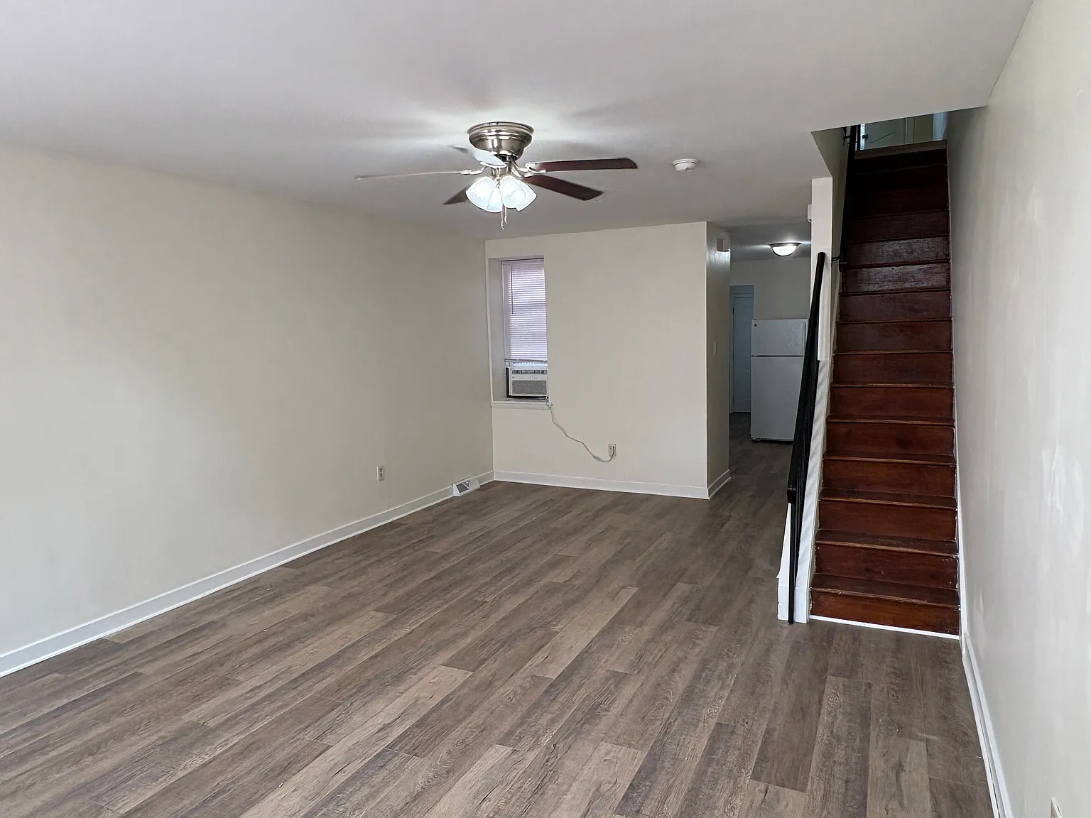 3 bed, 1100 sqft, $1,400 — Photo 2