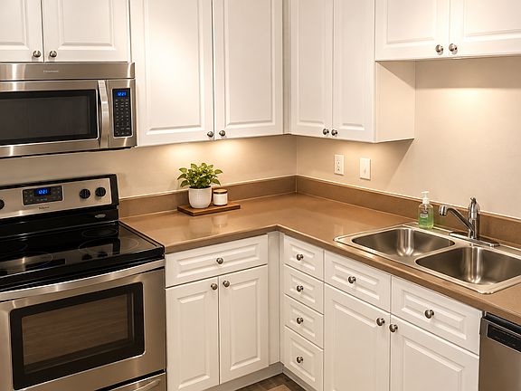 3rd image of 4221 W Spruce St #1300