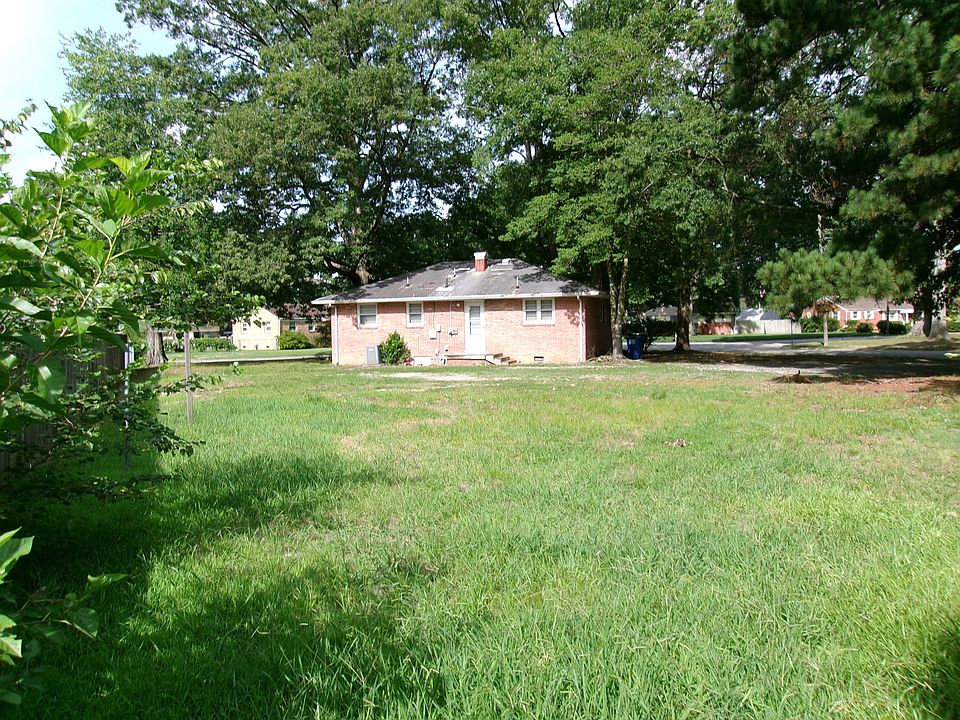 2nd image of 2706 Millwood Dr