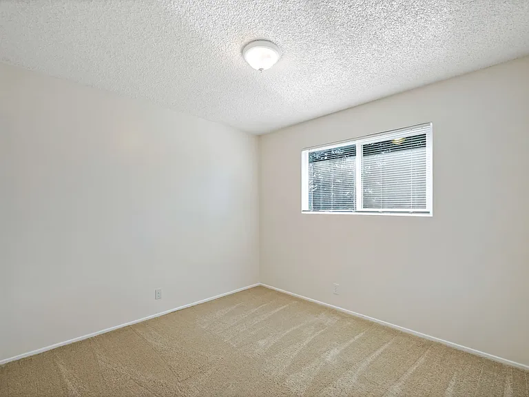 490 N 5th St — Photo 38