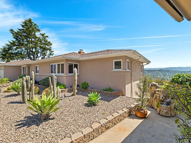 4258 Summit Dr — Photo 6