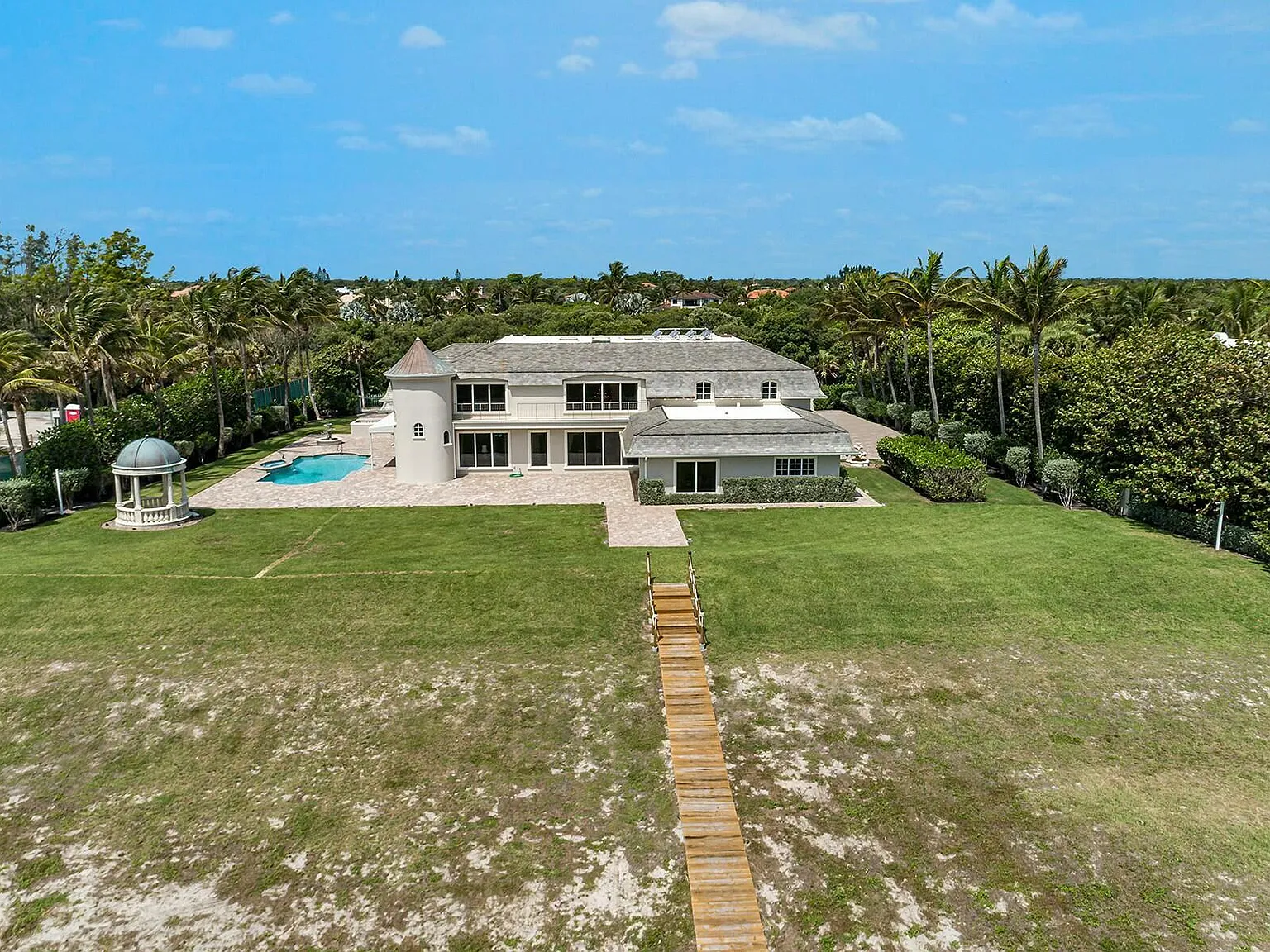 4 bed, 9.0 bath, 8953 sqft, $70,000 — Photo 3