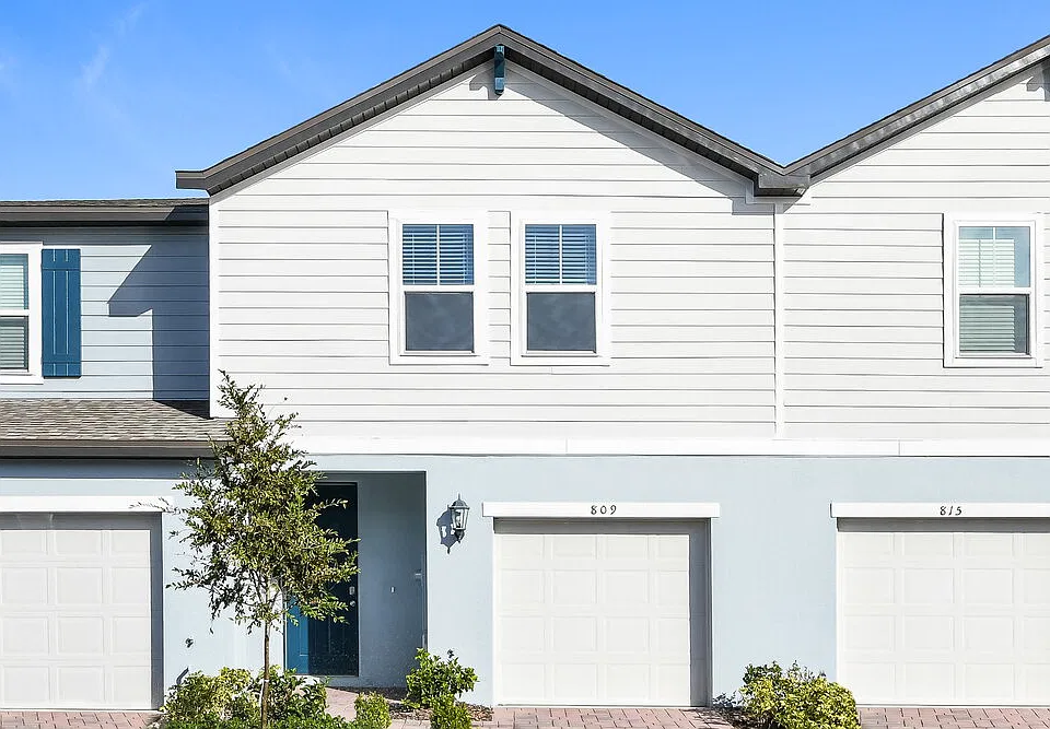 809 Legacy Dr
