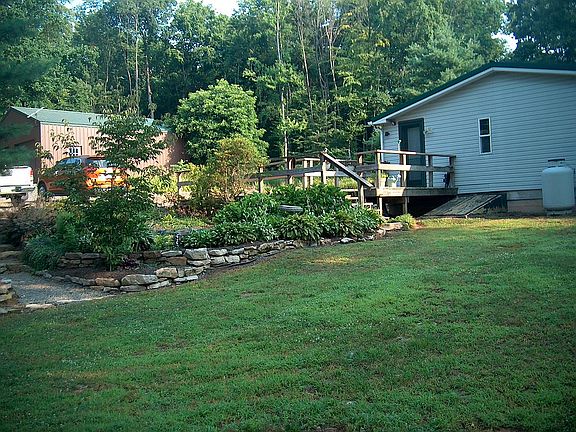 4th image of 406 Small Valley Rd