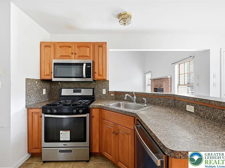 86 Northpark Dr E — Photo 28