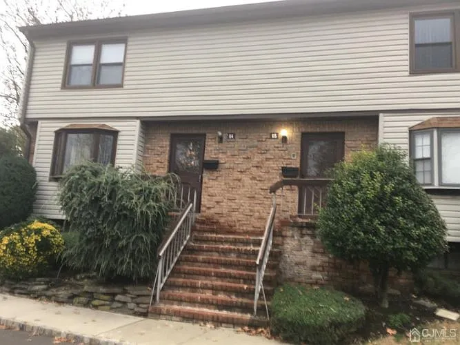 64 Highview Dr photo 1