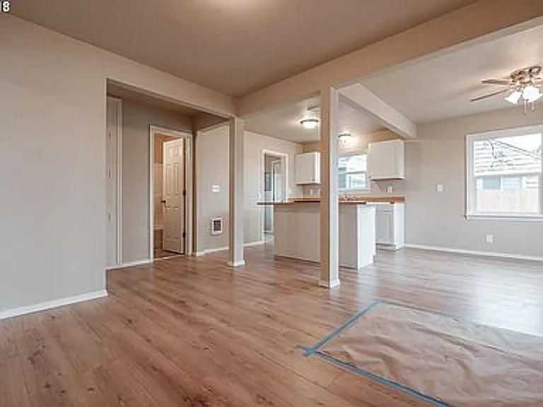 4105 Silverton Rd NE — Photo 3