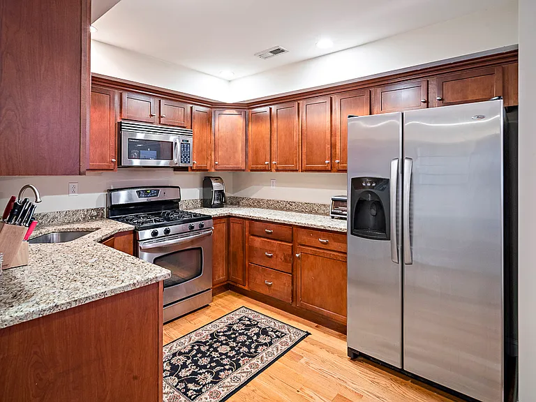 405 E 3rd St #2 — Photo 6