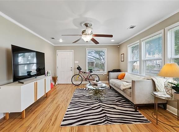3rd image of 6887 Catina St