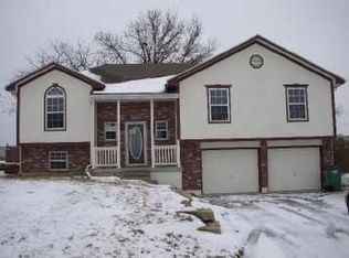 1503 Bradford Dr, Greenwood, MO 64034