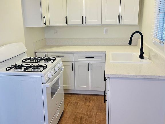 5th image of 409 W 3rd St #6133096