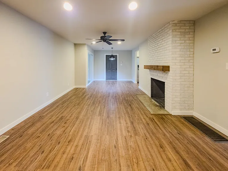 431 East Dr — Photo 3