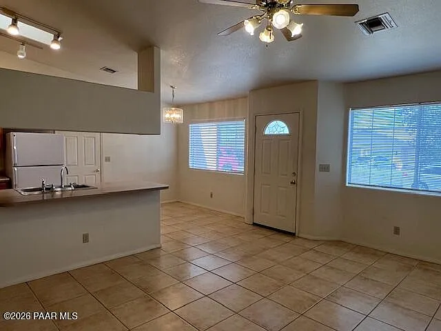 2 bed, 2.0 bath, 2230 sqft, $1,400 — Photo 3