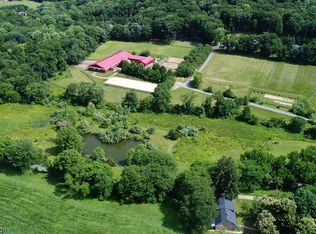 35 Sutton Rd, Lebanon, NJ 08833