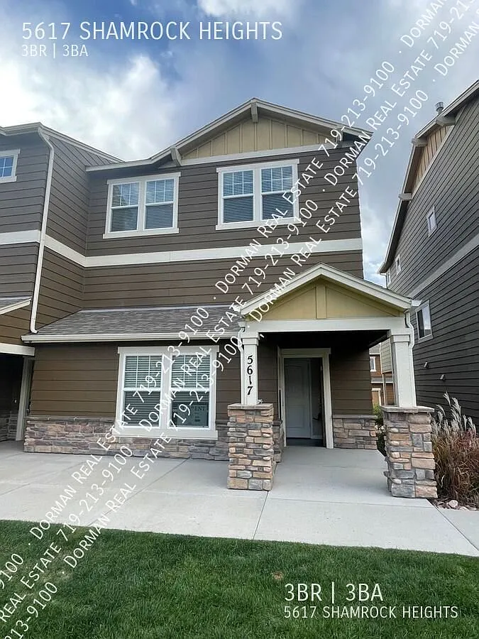 Beautiful Townhome in Dublin Commons! — Photo 2