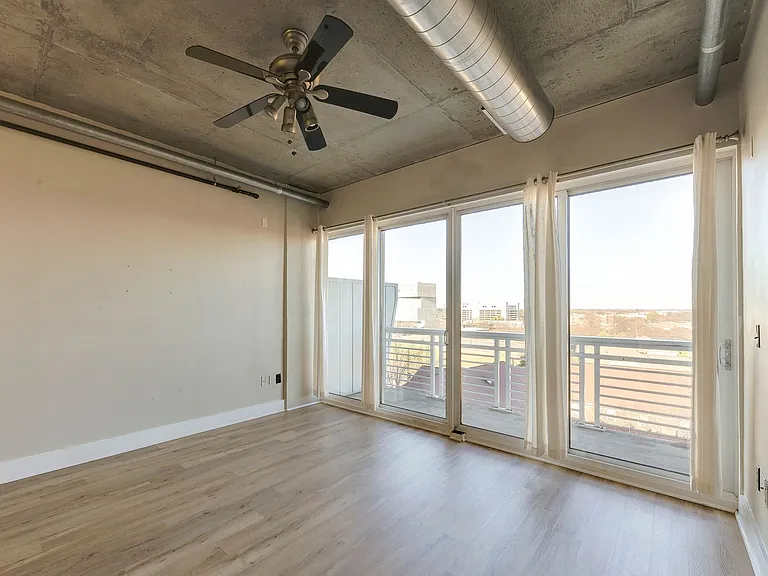 505 E 6th St #815 — Photo 8