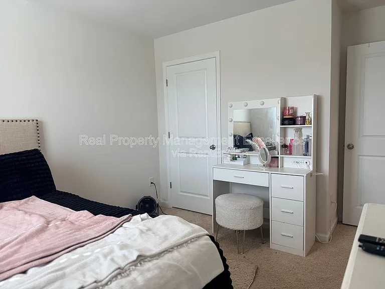 58 Sweet Meadow Rd — Photo 25