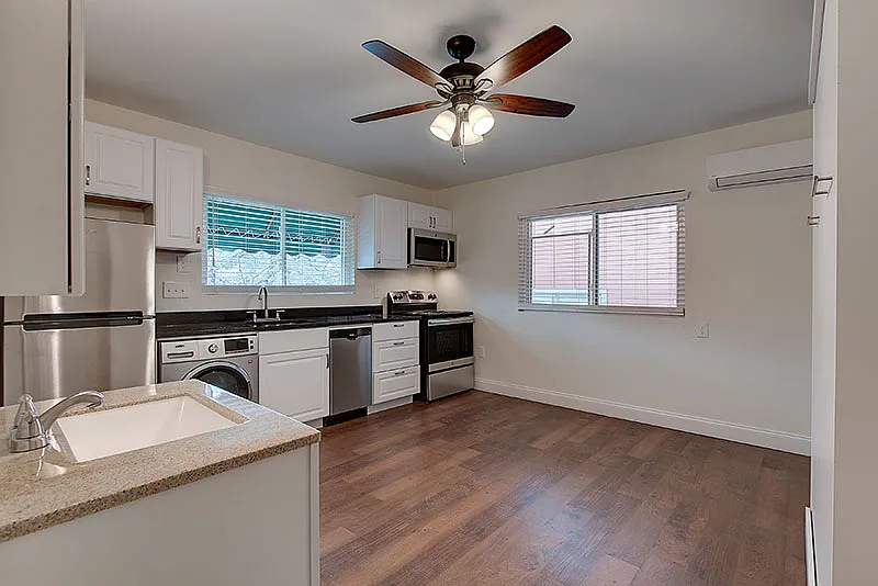 Studio, 300 sqft, $1,100 — Photo 2
