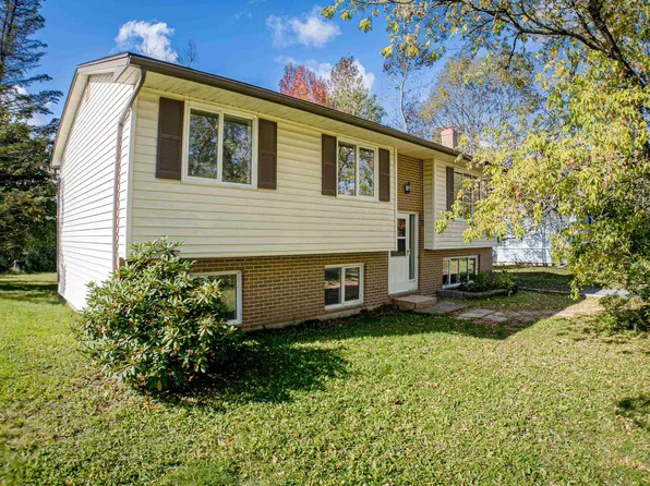 5 Tannery Dr, Elmsdale, NS B2S 1C6