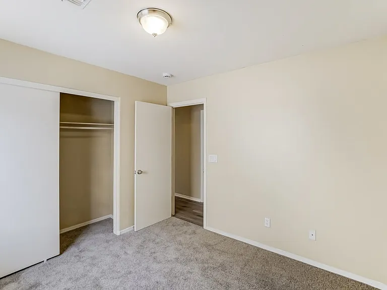 1105 S 225th Ave — Photo 17