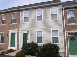 2883 Woodmont Dr, York, PA 17404