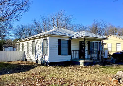213 Donald St Photo 1