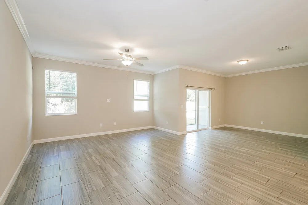 3 bed, 2.5 bath, 2318 sqft, $2,510 — Photo 4