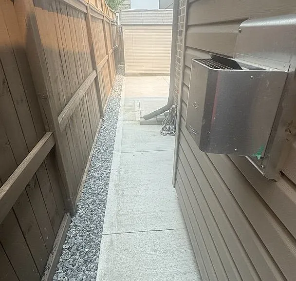 8446 Jennifer Cres #LOWER — Photo 12