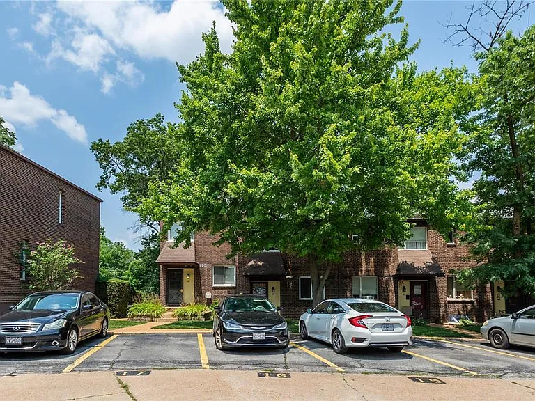 17 Tower Hill Ct — Photo 3