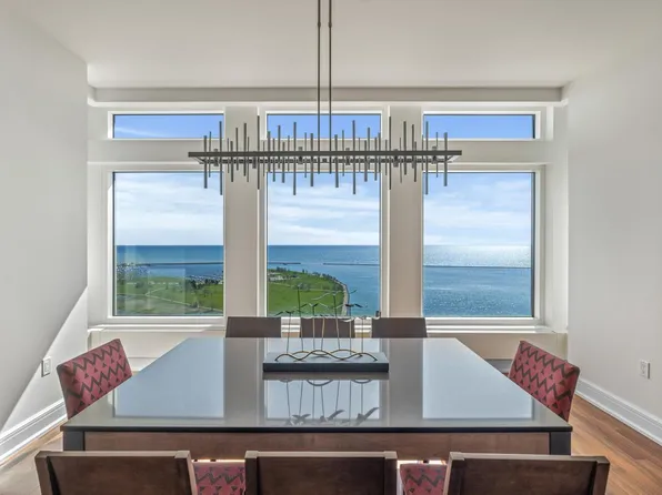 825 North Prospect AVENUE #2401, Milwaukee, WI 53202