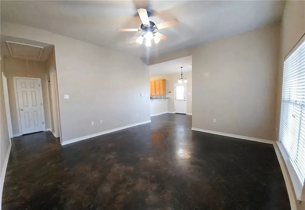 3 bed, 1300 sqft, $1,750 — Photo 2