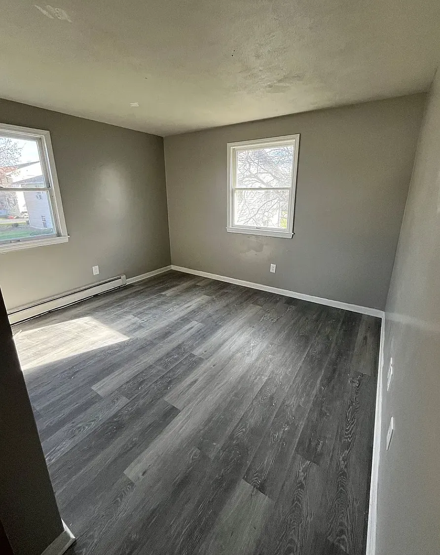 2 bed, 700 sqft, $1,050 — Photo 2
