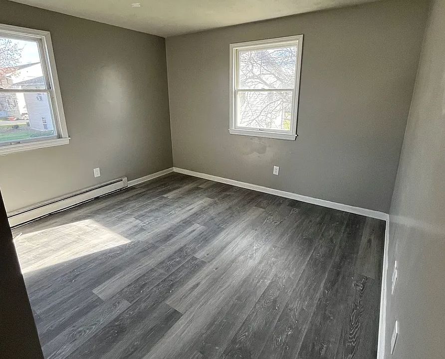 2nd image of 115 Willow St APT 1