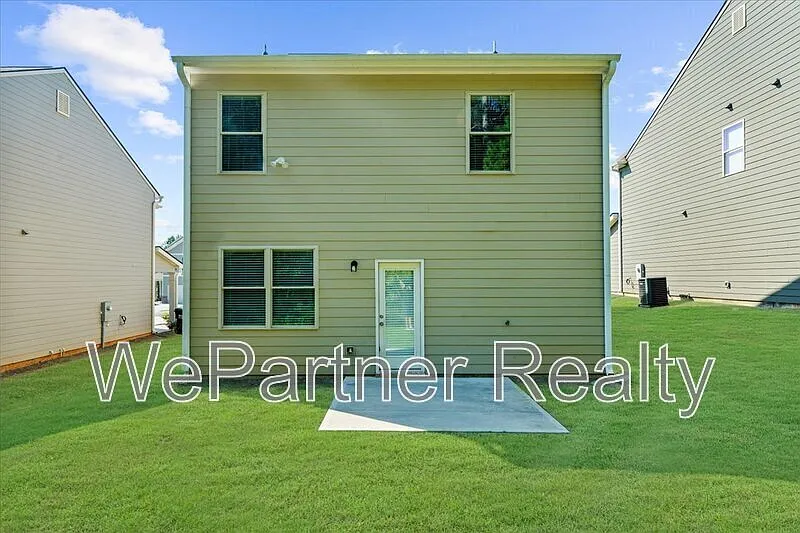 4 bed, 2.5 bath, 1765 sqft, $1,945 — Photo 2