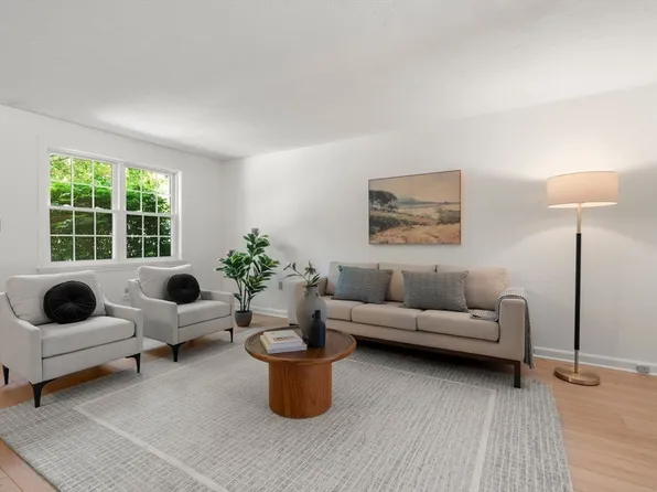 161 Winter St APT 2, Hanson, MA 02341