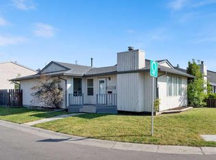 5812 W 22nd Ave NE, Calgary, AB T1Y4P7