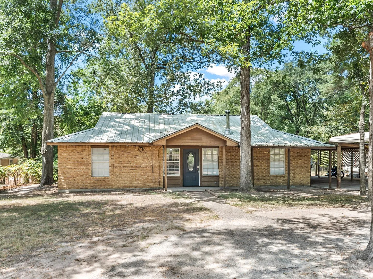 3 bed, 2.0 bath, 1305 sqft, $1,550 — Photo 1