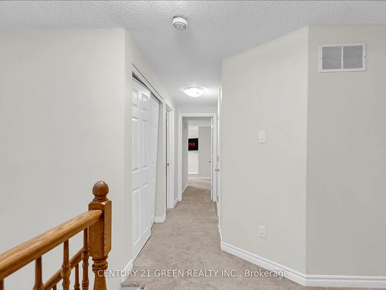 14 Clydebank Pl #MAIN UPPER — Photo 9