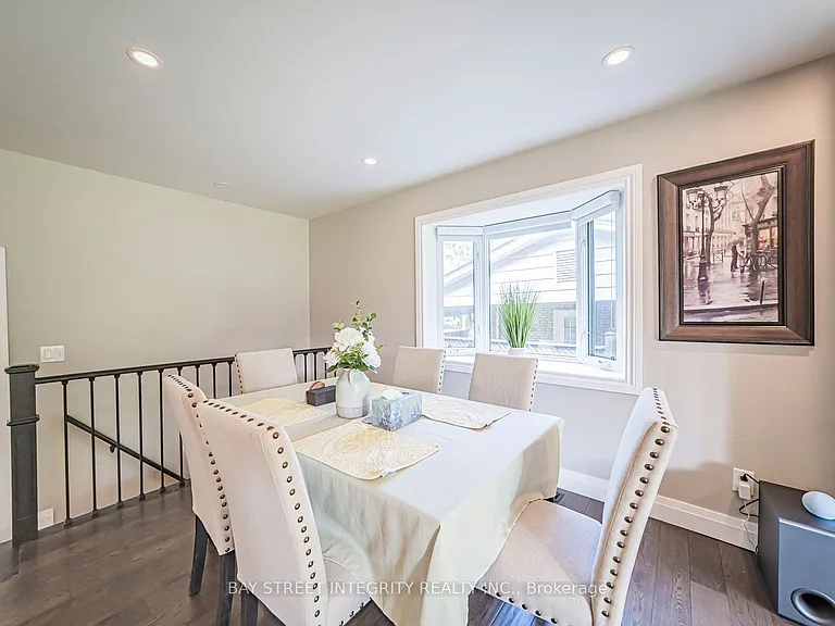 1277 Gainsborough Dr — Photo 15