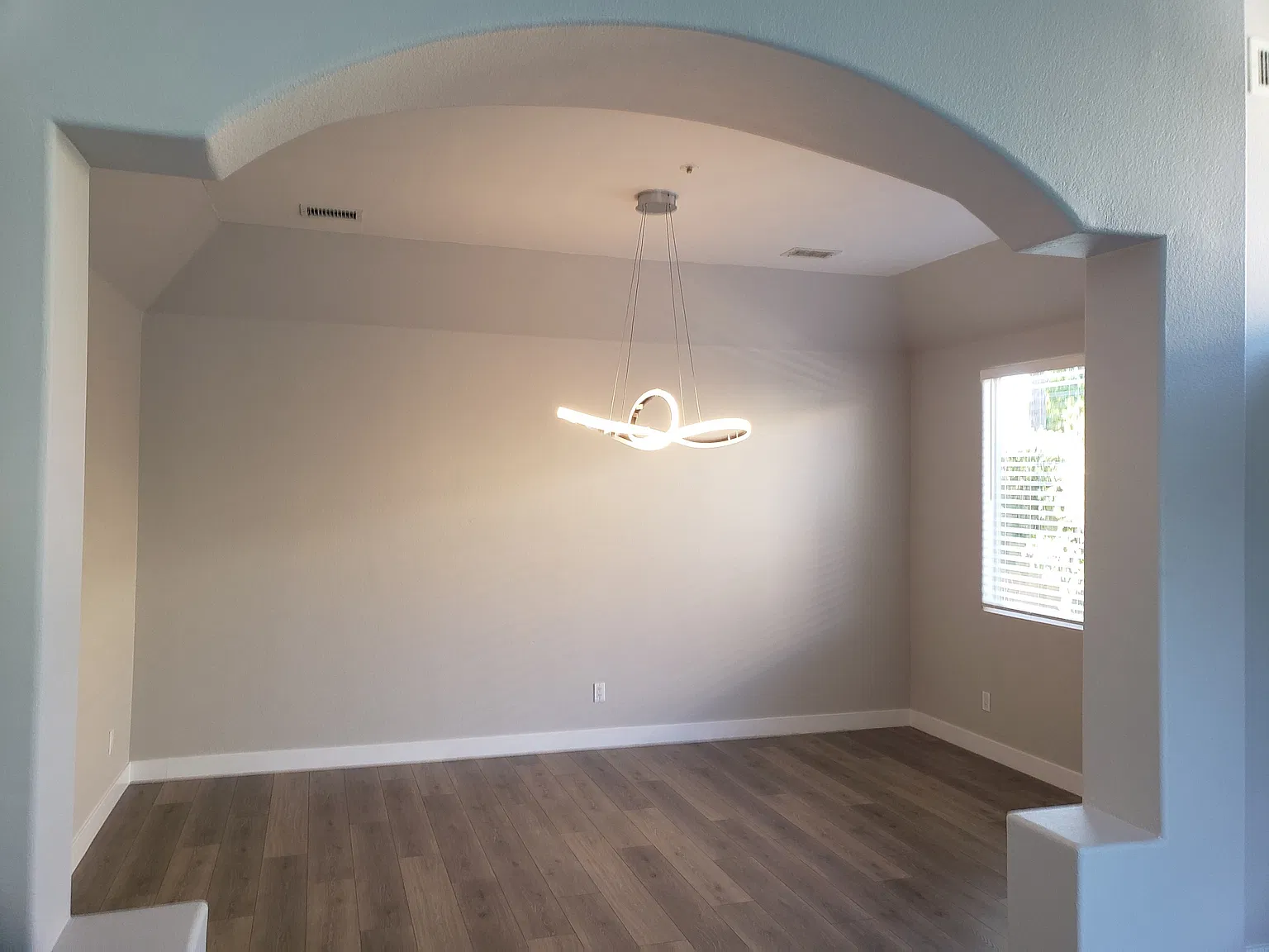 4 bed, 2322 sqft, $4,250 — Photo 4