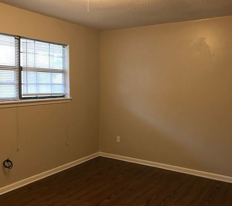 2nd image of 219 Lakeview St