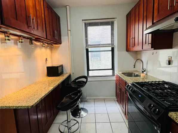 21-28 35th Street #3C, Astoria, NY 11105